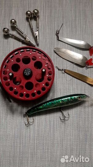 Рыболовные блесна, воблеры, катушка