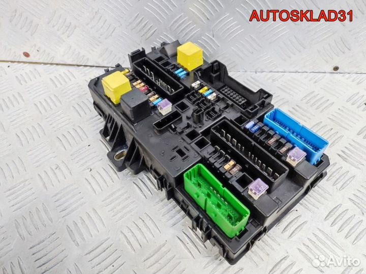 Блок предохранителей Opel Astra H 13220829 Cabrio