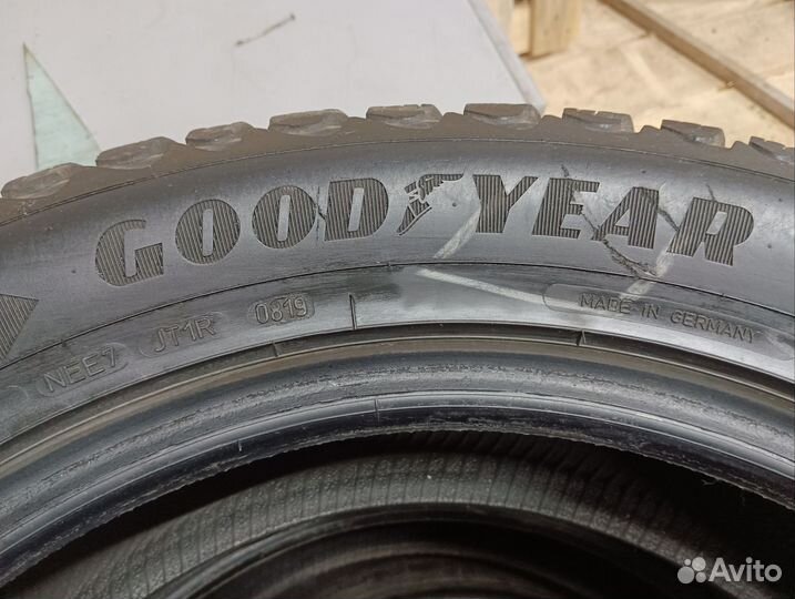 Goodyear UltraGrip Arctic 2 SUV 235/55 R19 105T