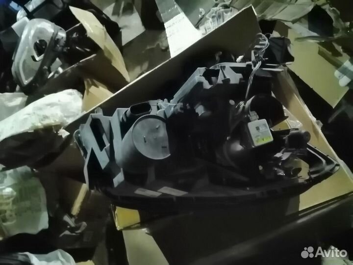 Фара битая передняя левая Mercedes-Benz Gla X156