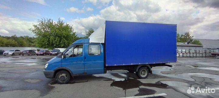 Водитель со своим грузовым авто 3.5