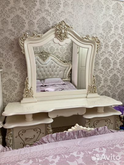 Спальный гарнитур