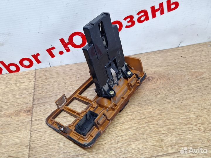 Декоративная накладка nissan presage VU30