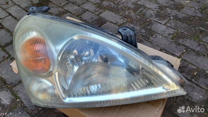 Фара правая на suzuki liana 2001-2007 г