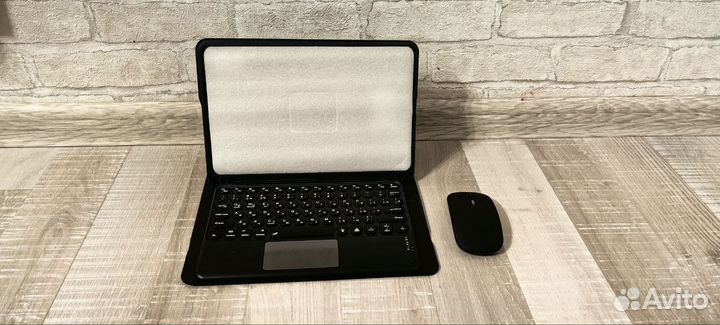 Чехол на планшет c клавиатурой (Арт.18832)