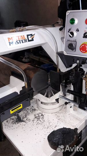 Токарные работы. Резка ленточной пилой