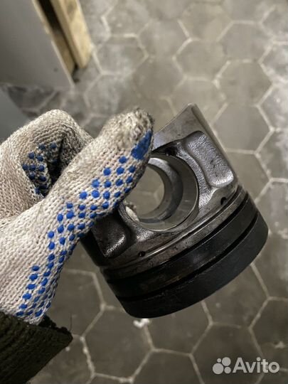 Поршень cummins 2.8 б/у