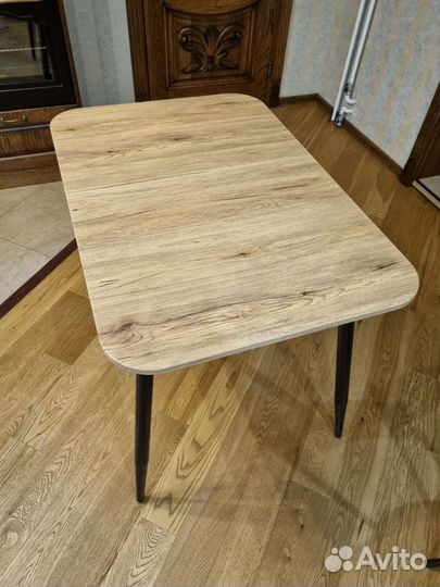 Кухонный стол