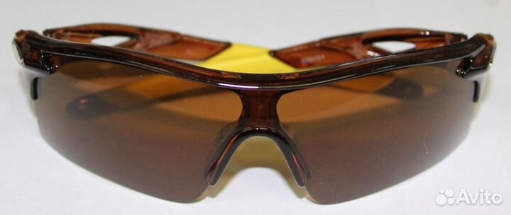 Очки солнцезащитные