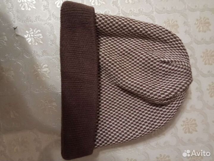 Шапки женские 4шт и 1 шарф