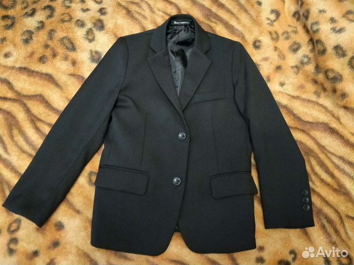 Пиджак и жилет новый 116-122р