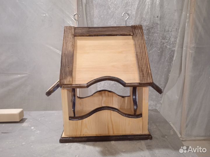 Кормушка для птиц из дерева