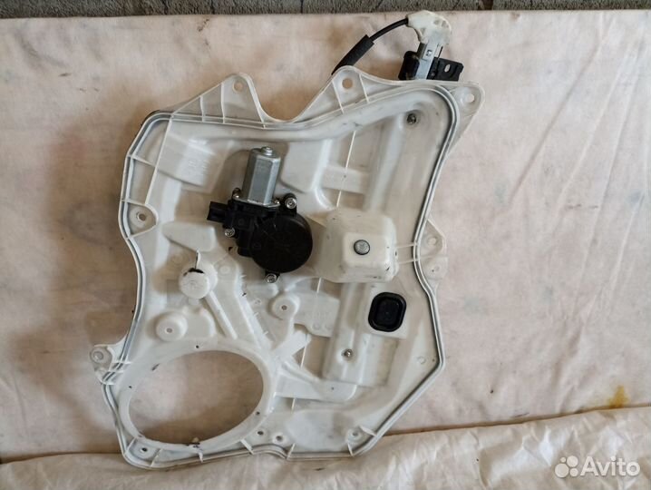 Mazda 3 BL Стеклоподъемник задний правый