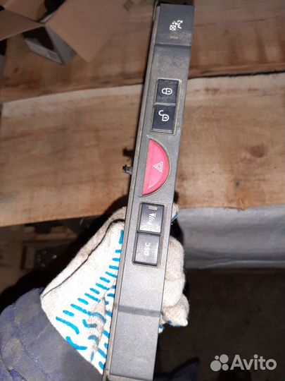 Кнопка аварийной Range Rover Sport L320 1