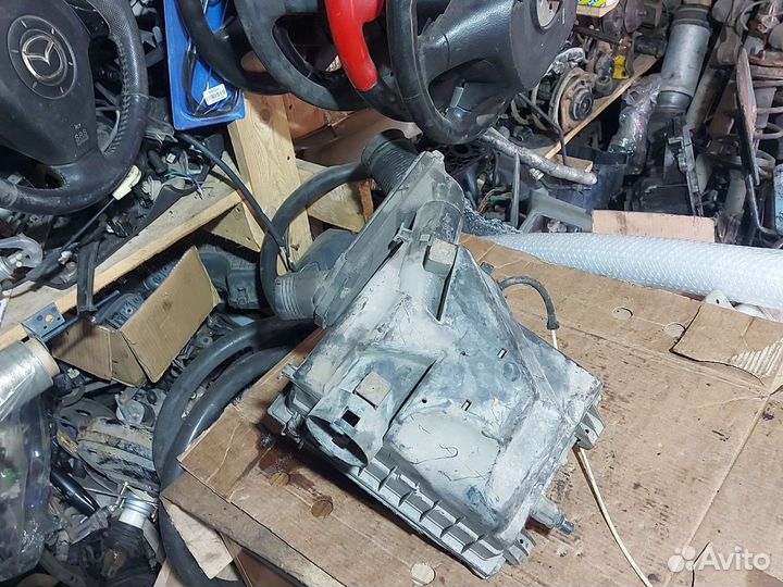 Корпус воздушного фильтра Volkswagen Golf 3