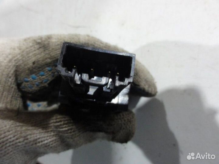 Кнопка аварийной сигнализации Mazda Axela седан ZY