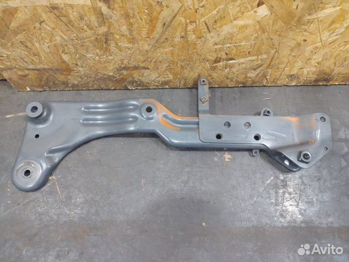 Поперечный кронштейн кабины левый Scania P 440