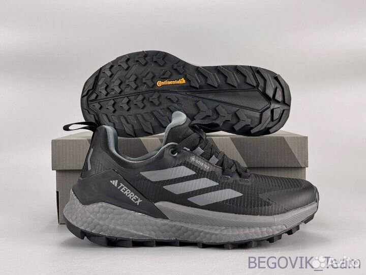 Кроссовки adidas terrex