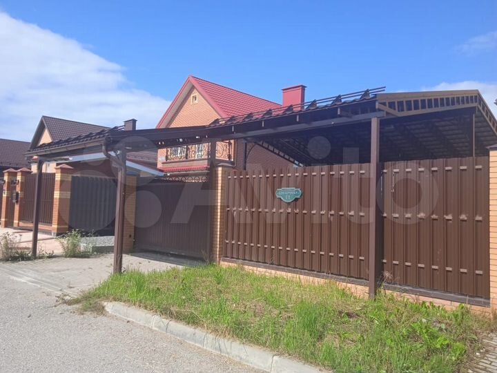 Коттедж 168,5 м² на участке 7 сот.