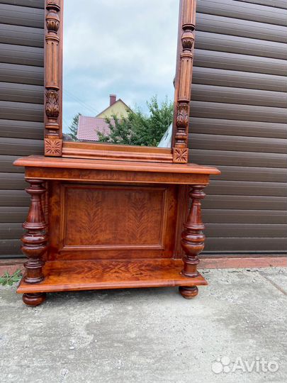 Консоль с зеркалом