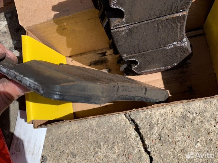 Передние колодки Brembo на Range Rover, 1000 км