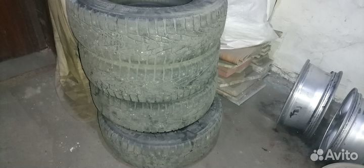 Yokohama dB Decibel E70 215/70 R16