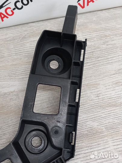 Направляющая бампера задняя правая Volkswagen Golf