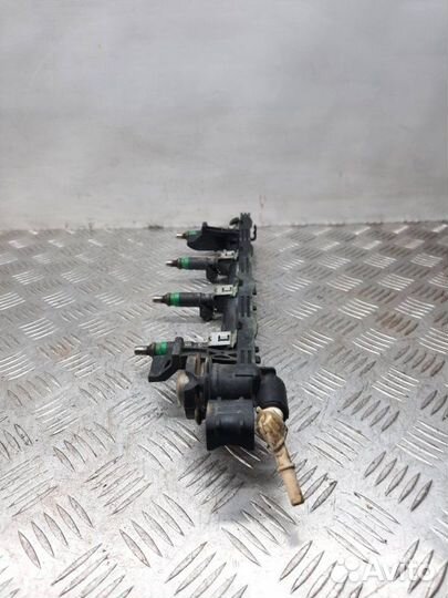 Топливная рампа Ford Focus хэтчбэк 3 дв. 1.4 asda