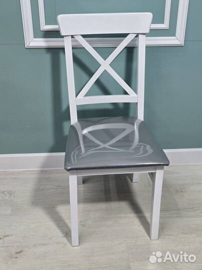 Стол и стулья в гостиную. В наличии