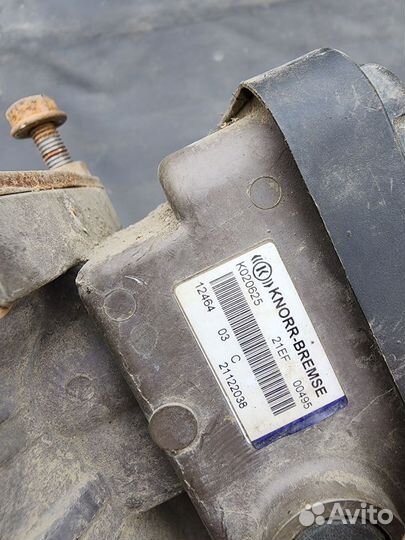 Кран управления тормозами прицепа Renault premium