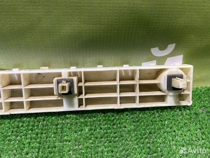 Крепление бампера заднее правое Nissan Skyline