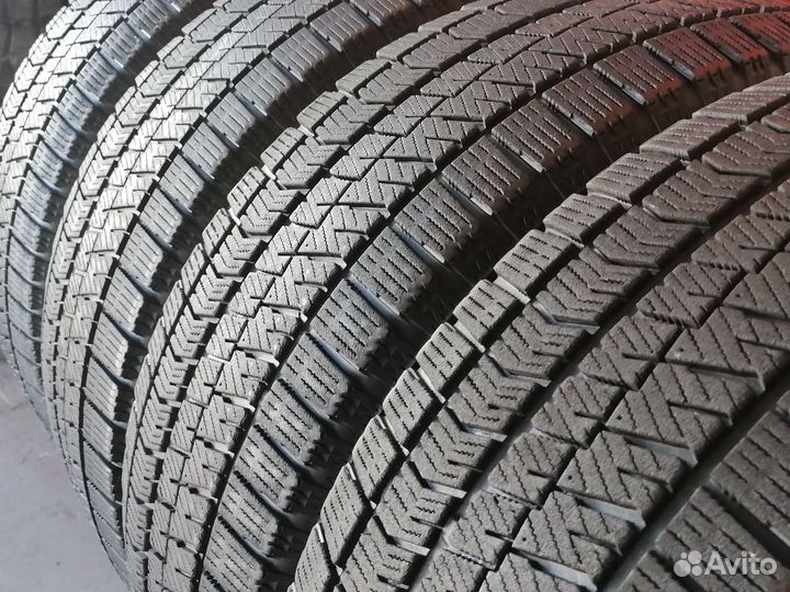 Bridgestone Blizzak VRX2 215/55 R17
