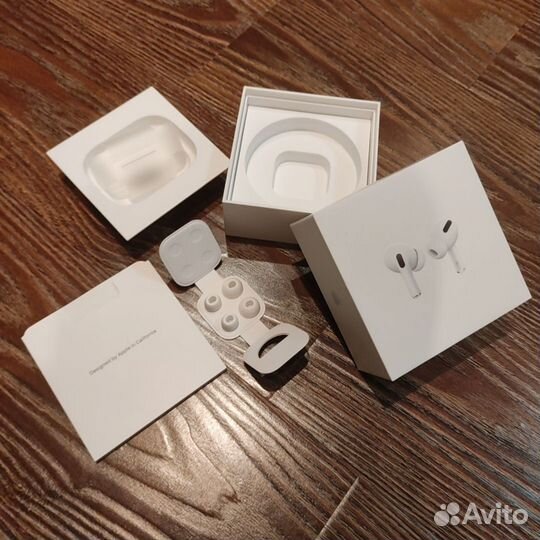 Коробка от AirPods Pro