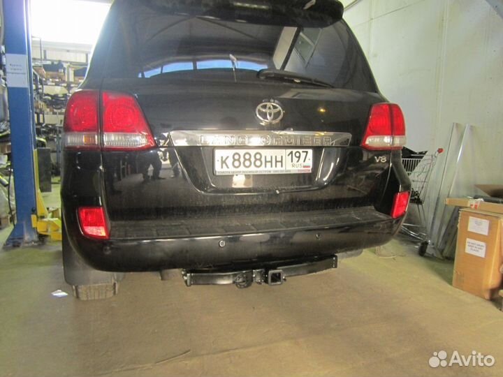 Фаркоп на Toyota Land Cruiser 200 2008-2021