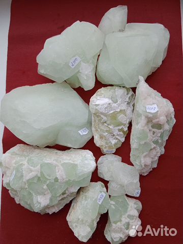 Датолит камень