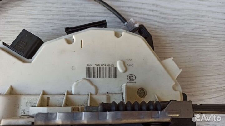 Замок двери задней правой Skoda superb 2