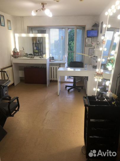 Зеркало,стол маникюр,стол макияжный, мойка и т.д