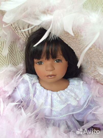 Коллекционная фарфоровая кукла