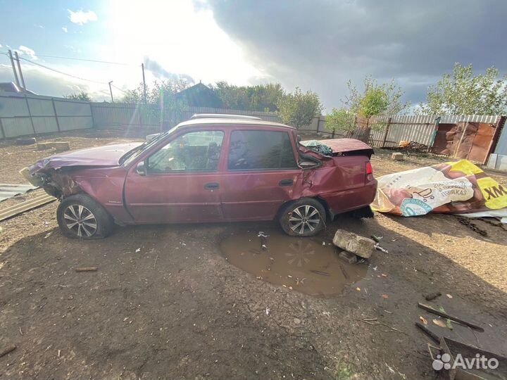 Daewoo Nexia 1.6 МТ, 2012, битый, 170 000 км