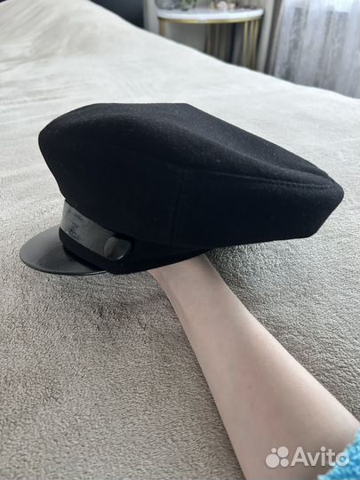 Берет женский с козырьком