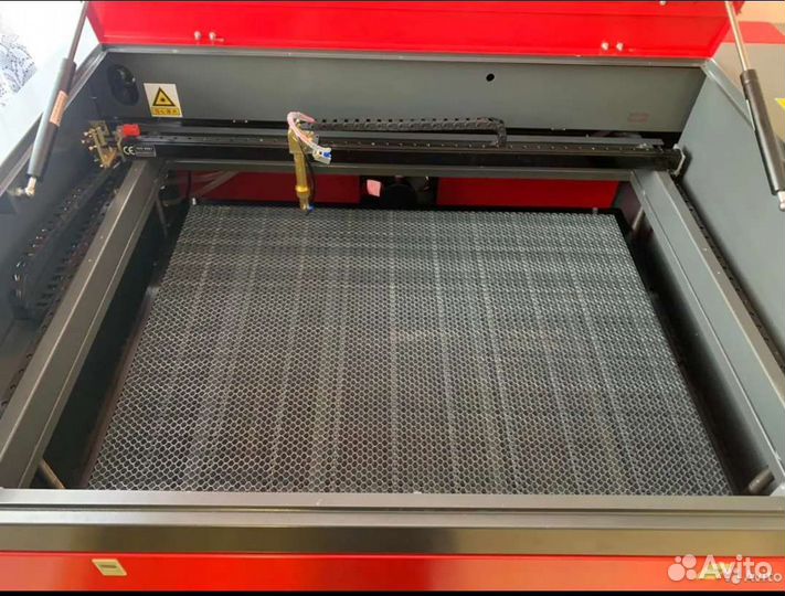 Лазерная резка оргстекла, фанеры