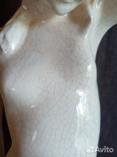 Статуэтка фарфор