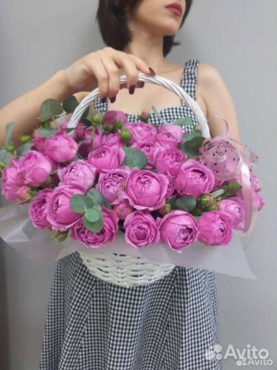 Цветы в корзине