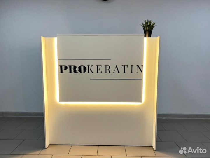 Стойка ресепшн белая с подсветкой Франкфурт