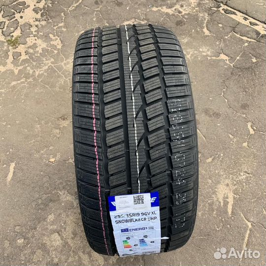 Windforce Snowblazer UHP 245/45 R18