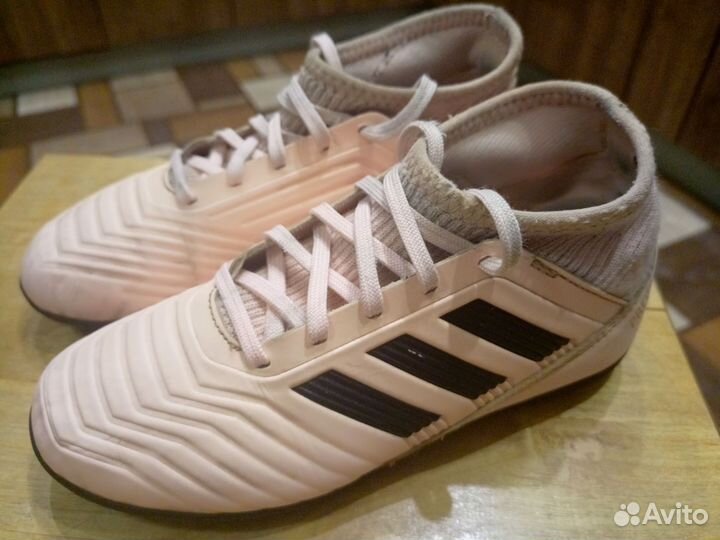 Бутсы сороконожки adidas predator