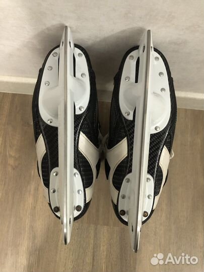 Хоккейные коньки CCM Tacks 1152 Sr 9,5D