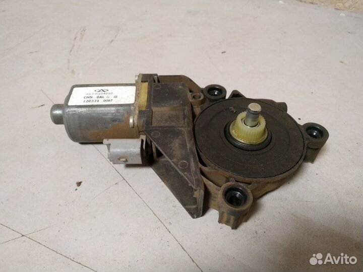 Мотор стеклоподъемника передний левый Chery Bonus