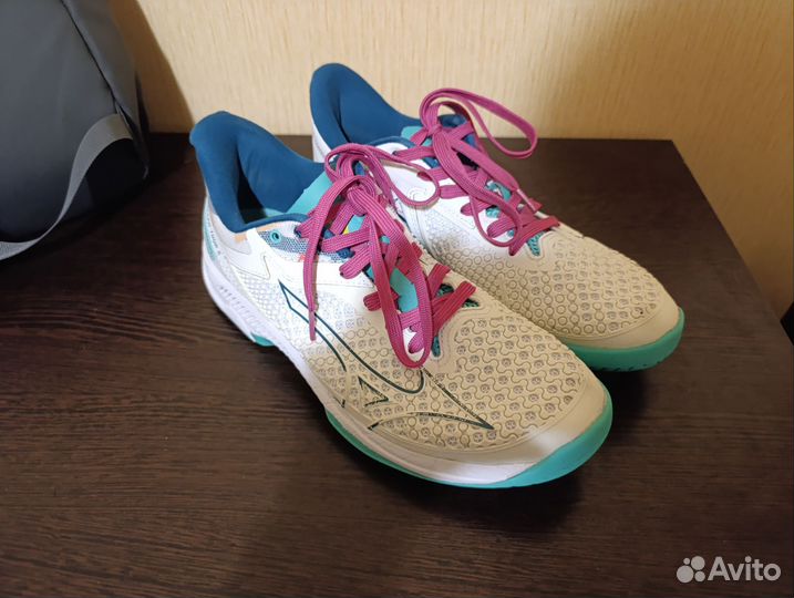 Кроссовки теннисные mizuno