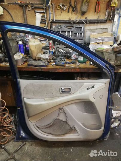 Передняя левая дверь Nissan Almera Tino